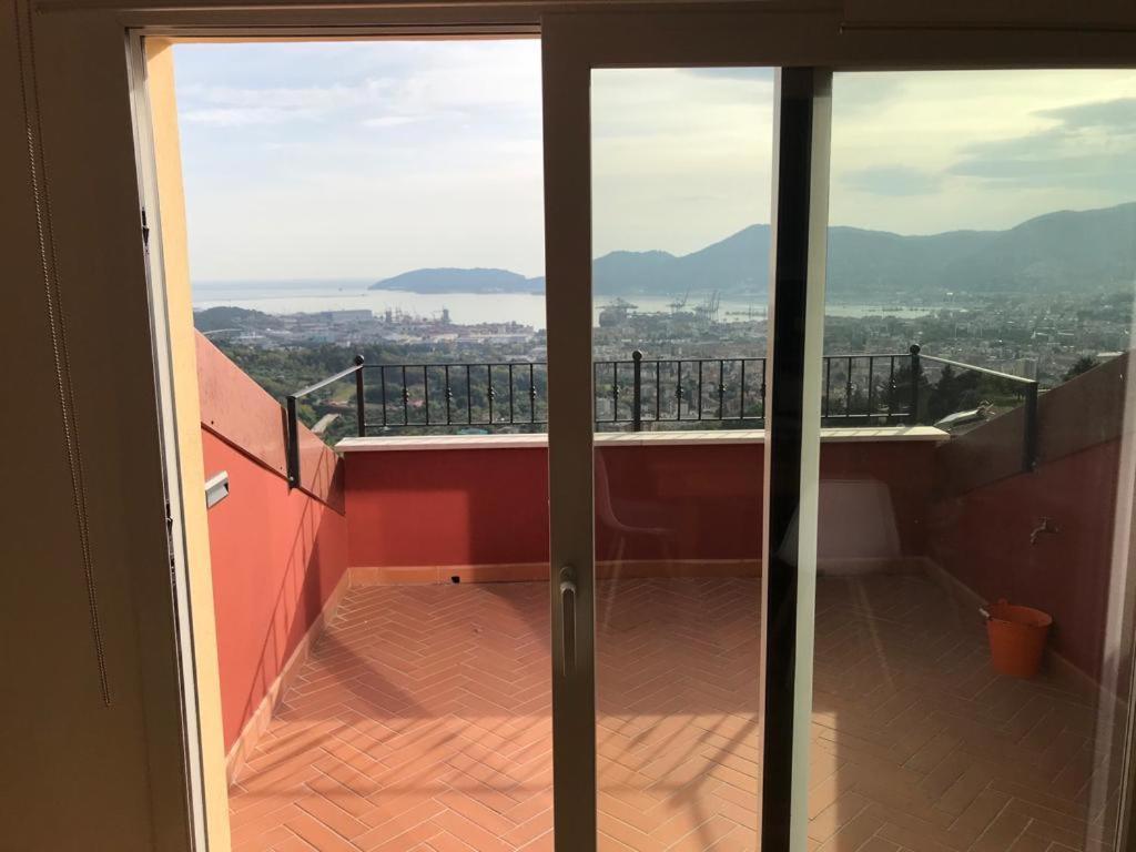 La Casa Con Vista Di Emma Apartment Vezzano Ligure Exterior foto