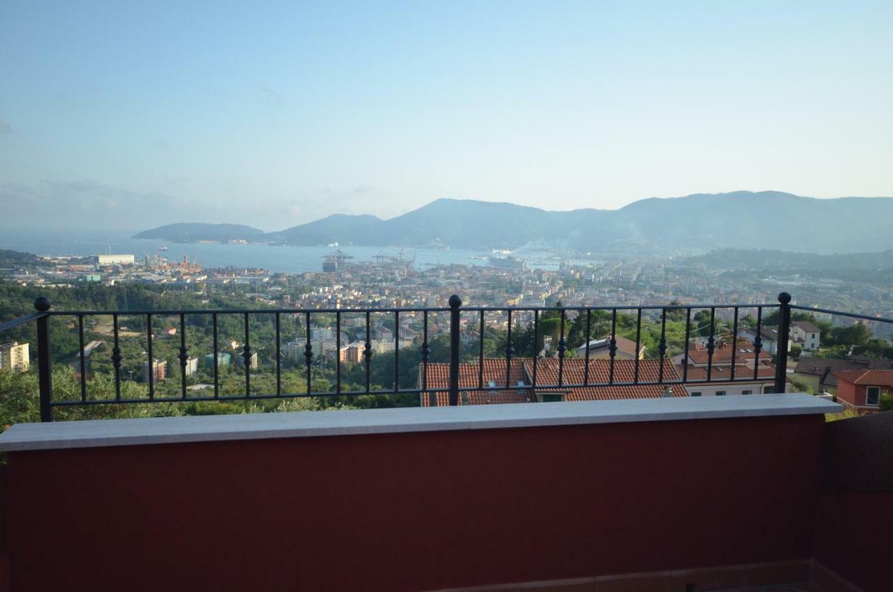 La Casa Con Vista Di Emma Apartment Vezzano Ligure Exterior foto